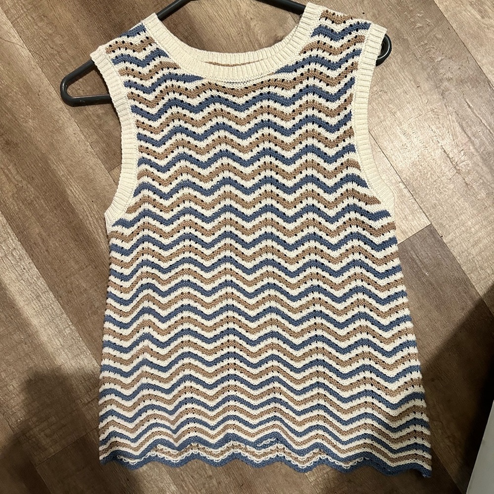 Super cute Blu Pepper scalloped top